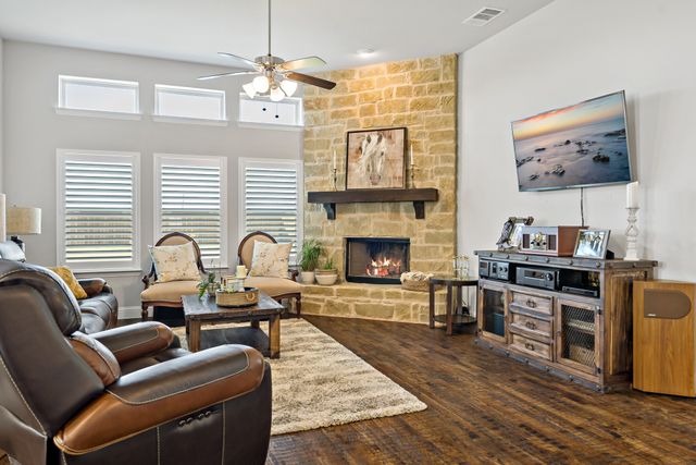 103 Walnut Drive, Van Alstyne, TX 75495