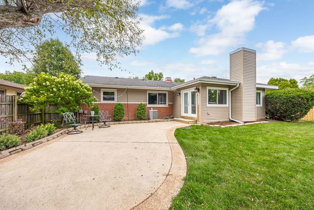 508 Landmeier Road, Elk Grove Village, IL 60007