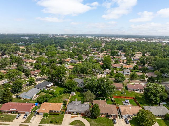 508 Landmeier Road, Elk Grove Village, IL 60007