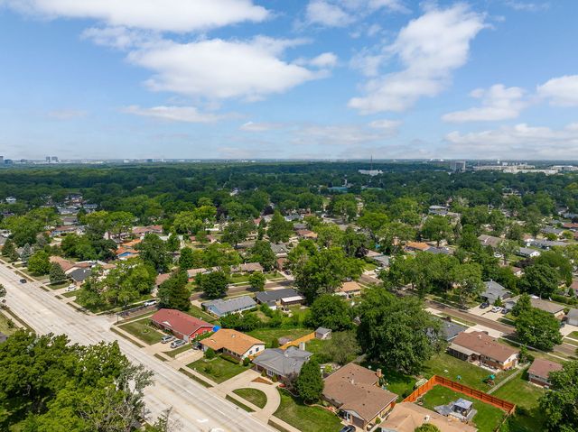 508 Landmeier Road, Elk Grove Village, IL 60007