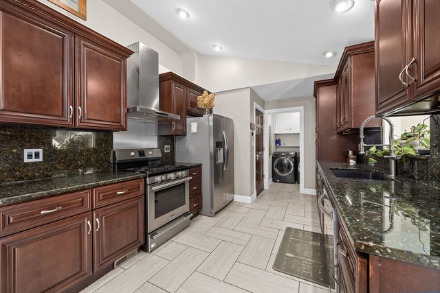 508 Landmeier Road, Elk Grove Village, IL 60007