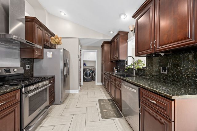 508 Landmeier Road, Elk Grove Village, IL 60007
