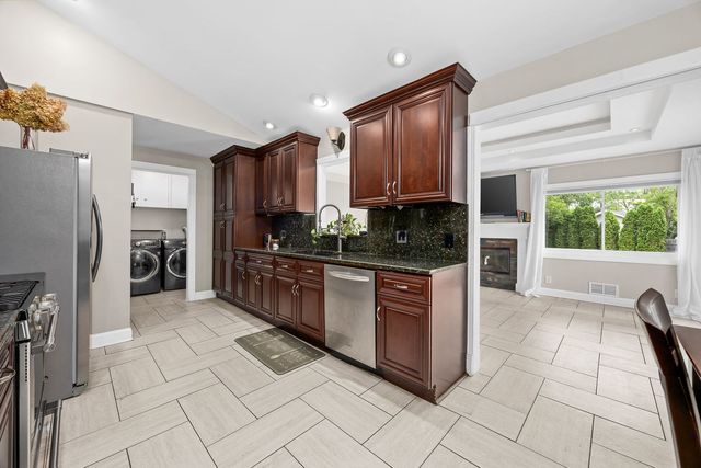508 Landmeier Road, Elk Grove Village, IL 60007