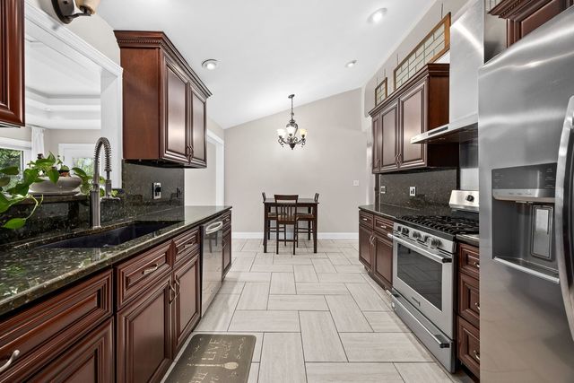 508 Landmeier Road, Elk Grove Village, IL 60007