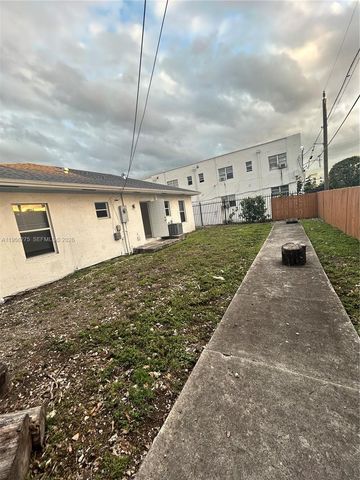 1724 NW 1st Pl, Miami, FL 33136