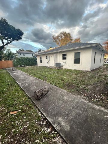 1724 NW 1st Pl, Miami, FL 33136