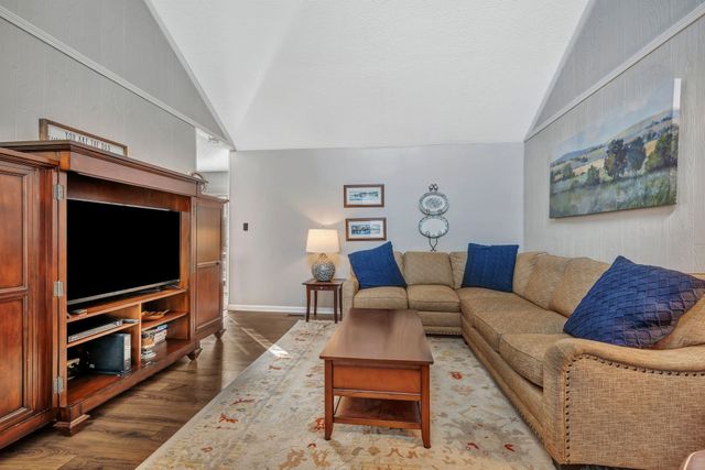 2132 Sunset Dr, White Bluff, TN 37187