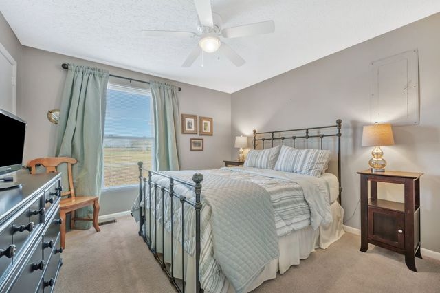 2132 Sunset Dr, White Bluff, TN 37187