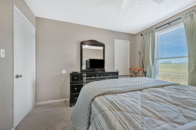 2132 Sunset Dr, White Bluff, TN 37187