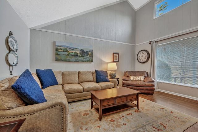 2132 Sunset Dr, White Bluff, TN 37187