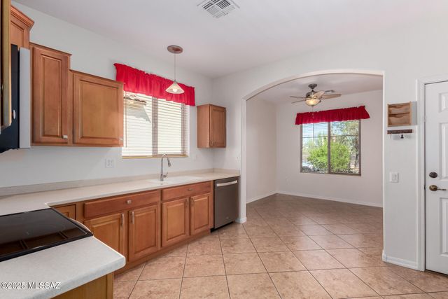 275 W Calle Moncayo, Sahuarita, AZ 85629