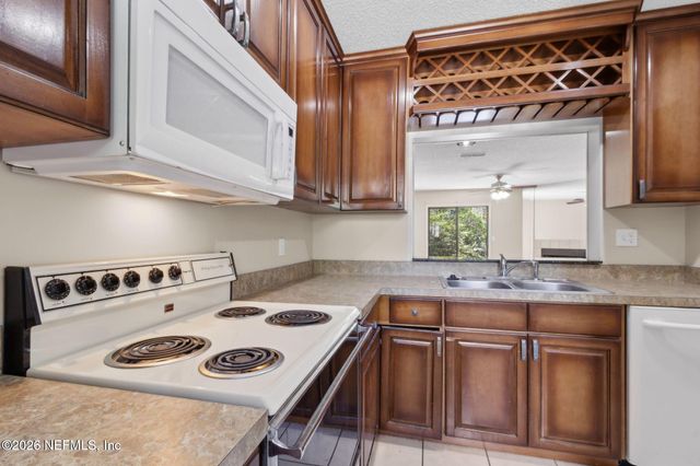 3801 CROWN POINT Road 1032, Jacksonville, FL 32257