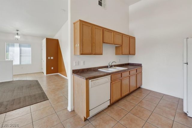 3575 Cactus Shadow Street 204, Las Vegas, NV 89129