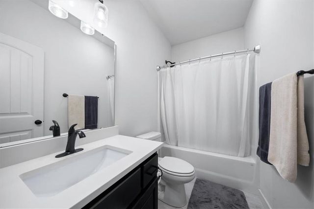 10715 N Fisk Avenue, Kansas City, MO 64154