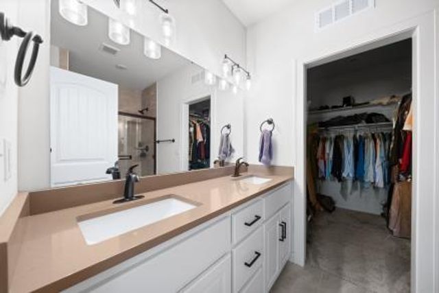 10715 N Fisk Avenue, Kansas City, MO 64154