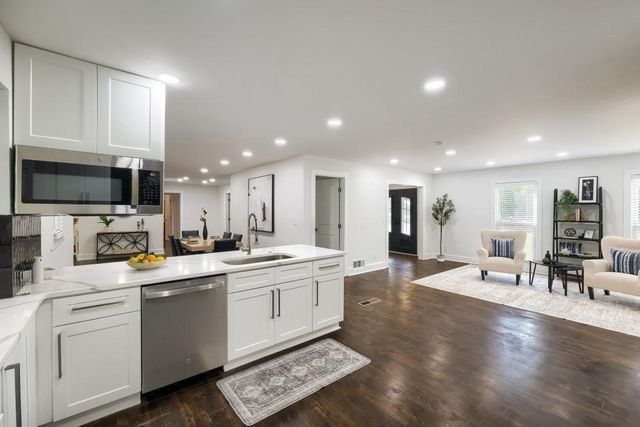 2368 Fenhurst Place, Dunwoody, GA 30338