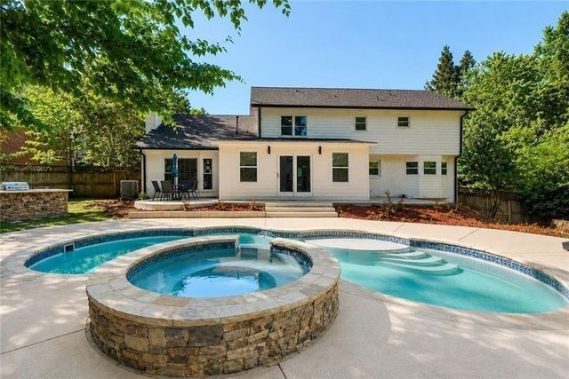 2368 Fenhurst Place, Dunwoody, GA 30338