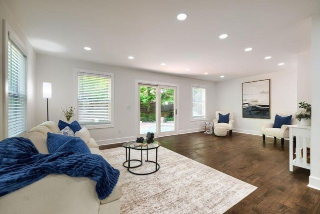2368 Fenhurst Place, Dunwoody, GA 30338
