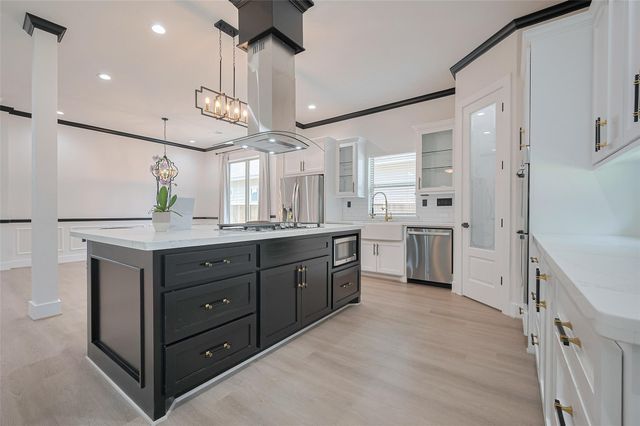 11706 Walden Road, Montgomery, TX 77356