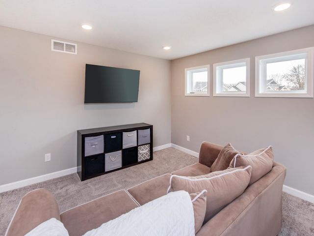 6380 Apple Court, Inver Grove Heights, MN 55077