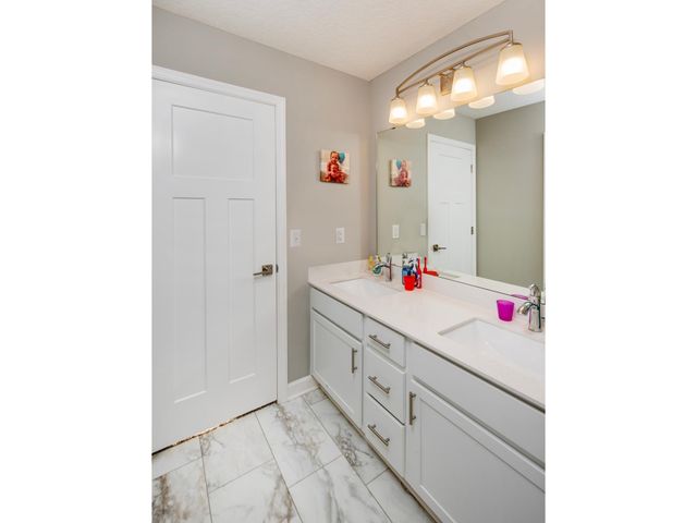 6380 Apple Court, Inver Grove Heights, MN 55077