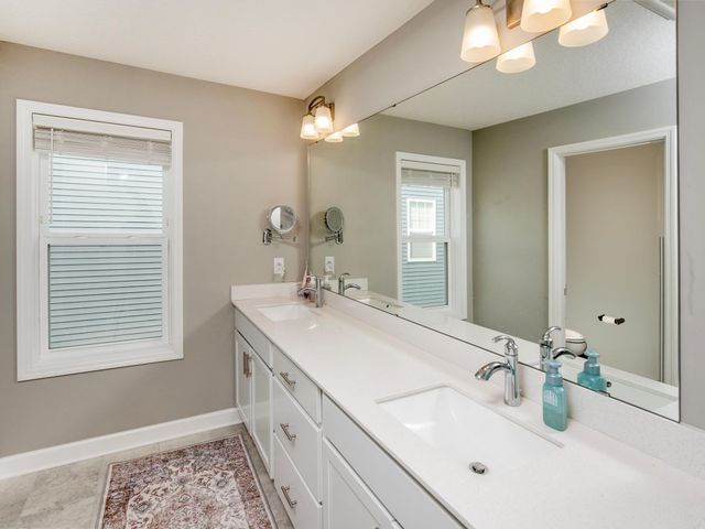 6380 Apple Court, Inver Grove Heights, MN 55077