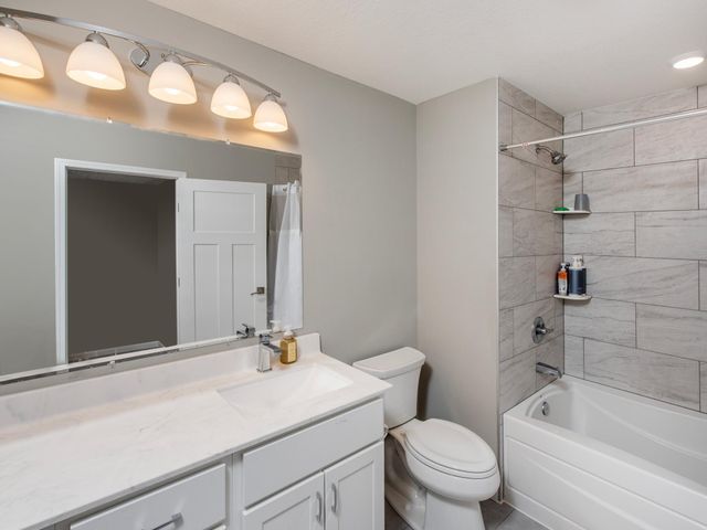 6380 Apple Court, Inver Grove Heights, MN 55077