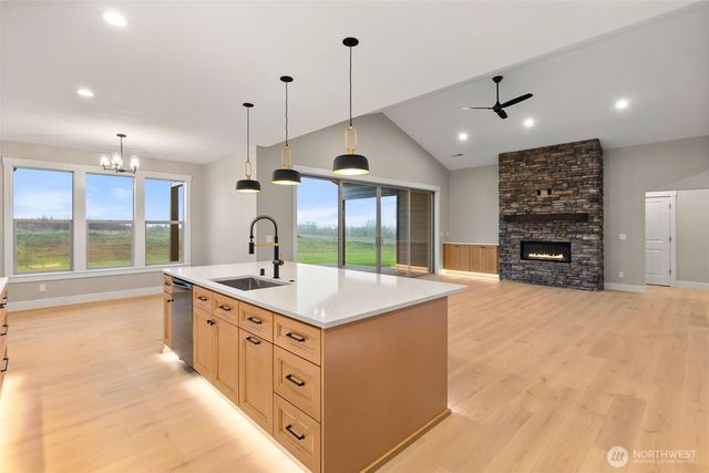 249 Trailblazer Lane, Castle Rock, WA 98611