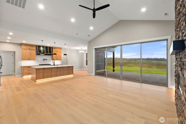 249 Trailblazer Lane, Castle Rock, WA 98611