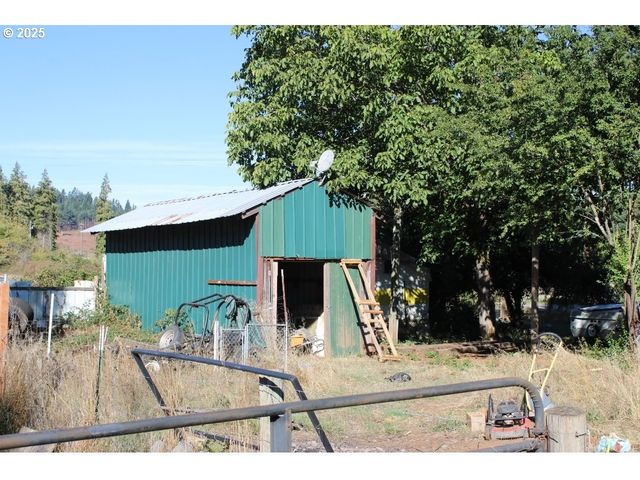 32120 NICHOLS Ln, Cottage Grove, OR 97424