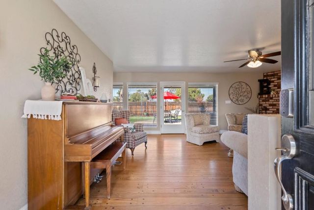 60 Dots Circle, Hollister, CA 95023