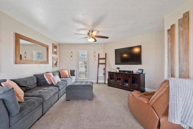 60 Dots Circle, Hollister, CA 95023