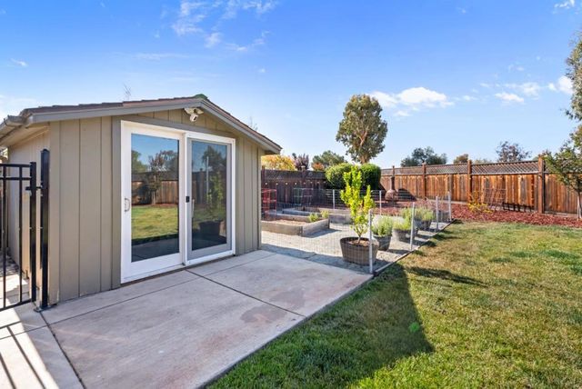 60 Dots Circle, Hollister, CA 95023