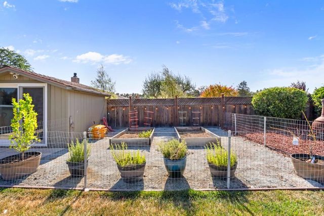 60 Dots Circle, Hollister, CA 95023