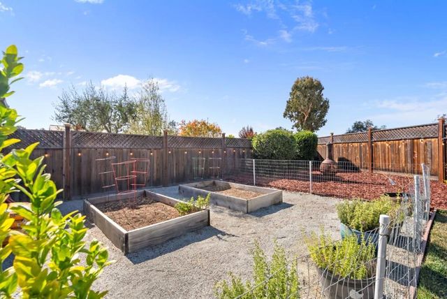 60 Dots Circle, Hollister, CA 95023