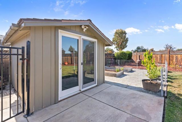 60 Dots Circle, Hollister, CA 95023