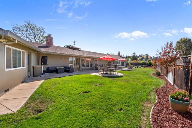 60 Dots Circle, Hollister, CA 95023