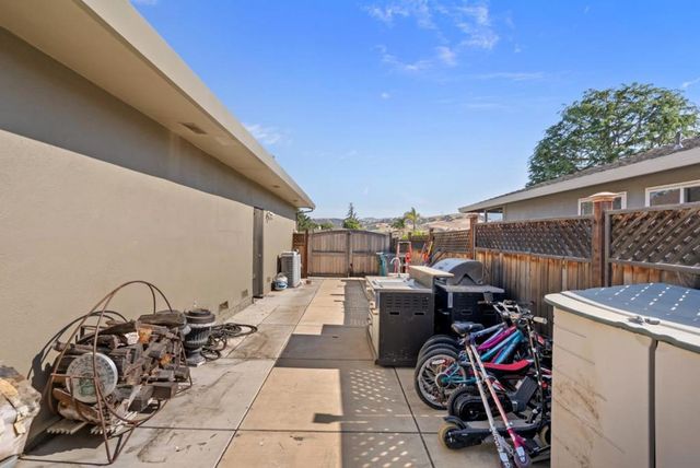 60 Dots Circle, Hollister, CA 95023