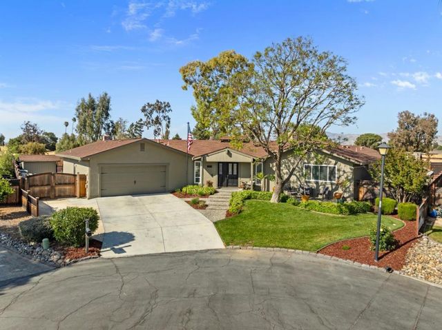 60 Dots Circle, Hollister, CA 95023