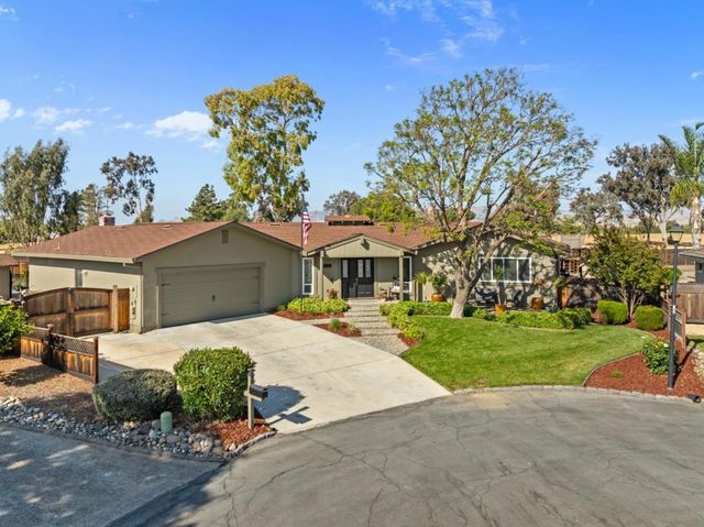 60 Dots Circle, Hollister, CA 95023