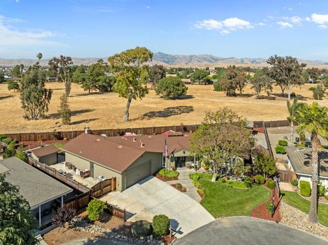 60 Dots Circle, Hollister, CA 95023