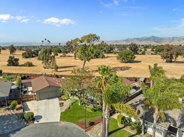 60 Dots Circle, Hollister, CA 95023