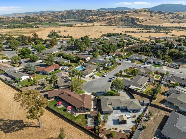 60 Dots Circle, Hollister, CA 95023