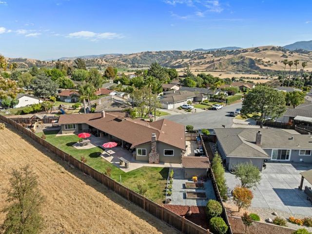 60 Dots Circle, Hollister, CA 95023