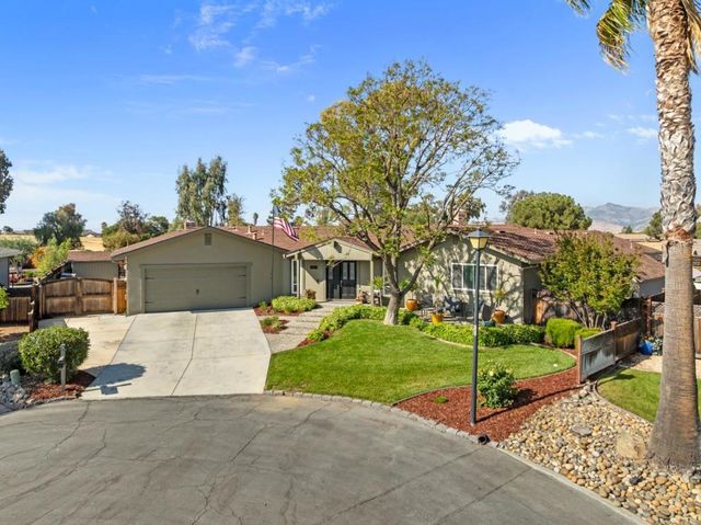 60 Dots Circle, Hollister, CA 95023