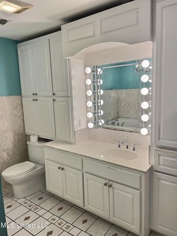 2 Villa Cove Drive, Gulfport, MS 39507