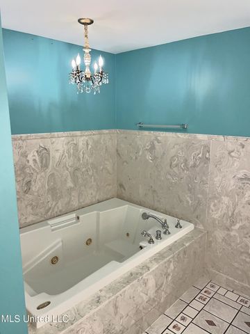 2 Villa Cove Drive, Gulfport, MS 39507