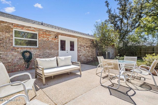 2 Villa Cove Drive, Gulfport, MS 39507