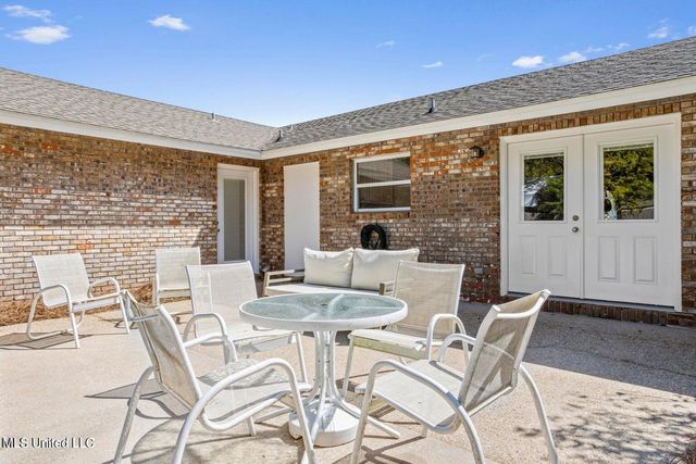 2 Villa Cove Drive, Gulfport, MS 39507