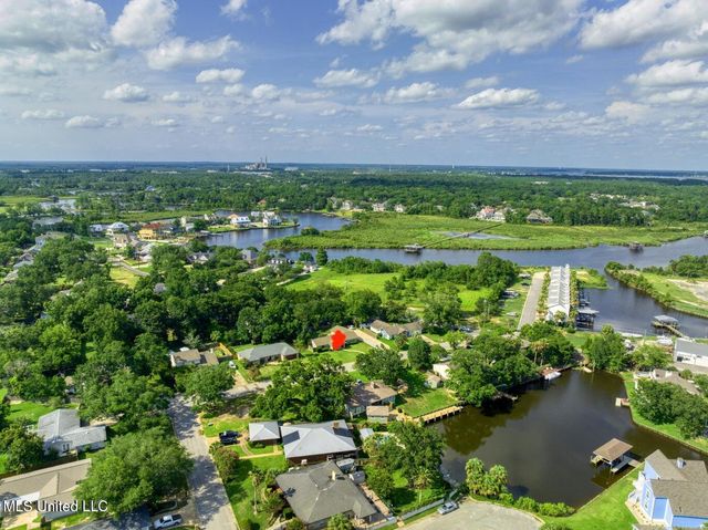 2 Villa Cove Drive, Gulfport, MS 39507